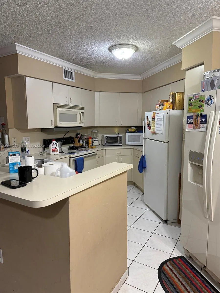 4677 NW 9th St # 106, Miami, FL 33126 photo 2