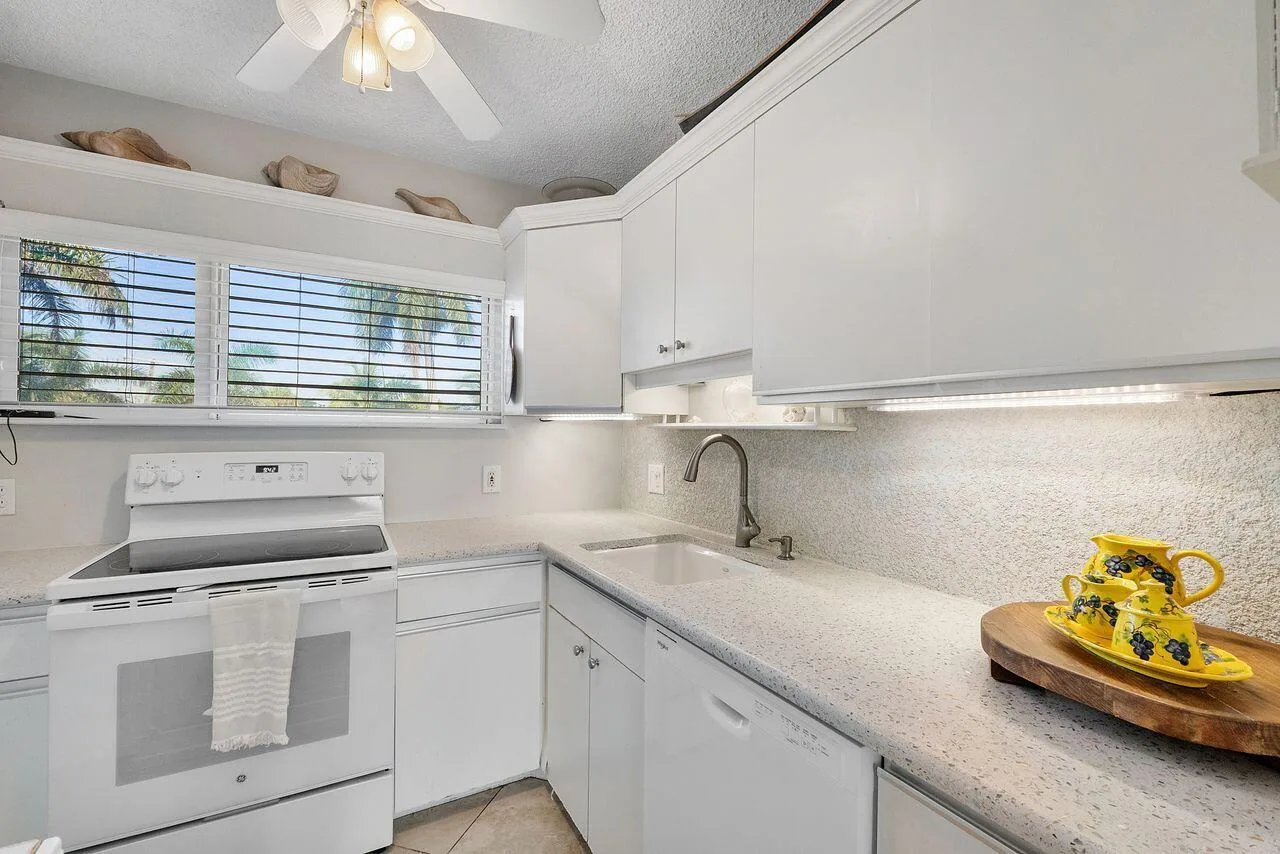 500 SE 21st Avenue # 304, Deerfield Beach, FL 33441 photo 9