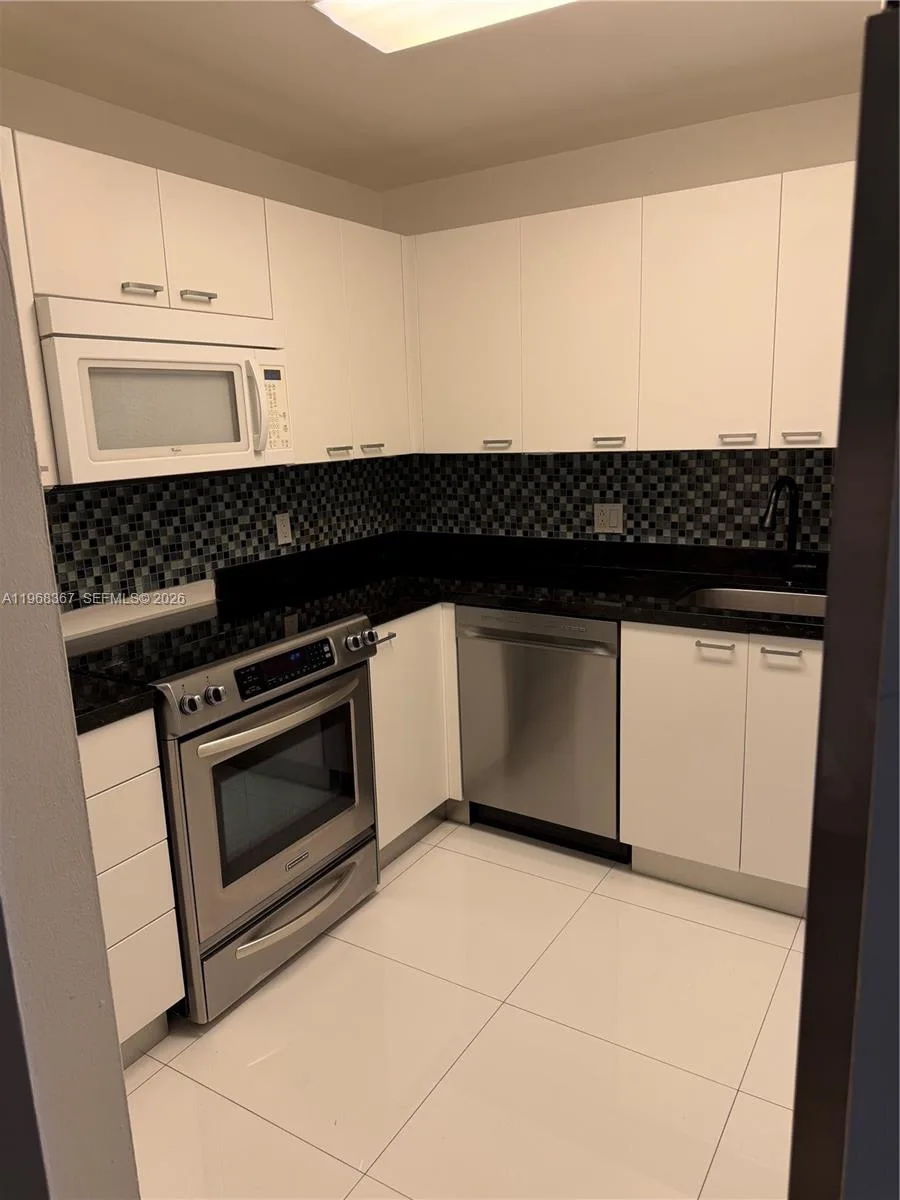7925 SW 86th St # 923, Miami, FL 33143