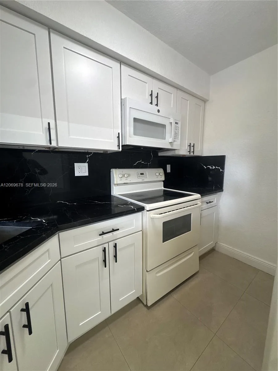 8500 NW 8th St # 303, Miami, FL 33126 photo 4