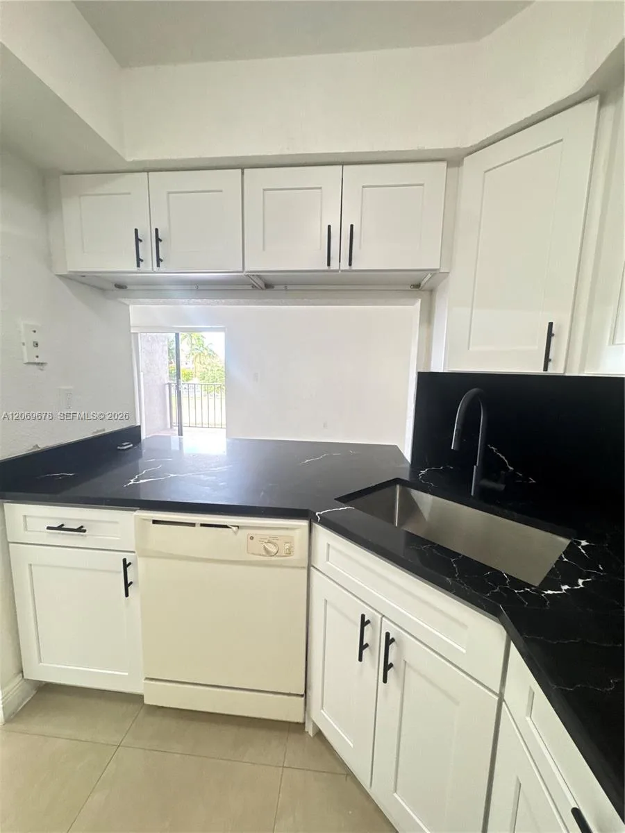 8500 NW 8th St # 303, Miami, FL 33126 photo 5
