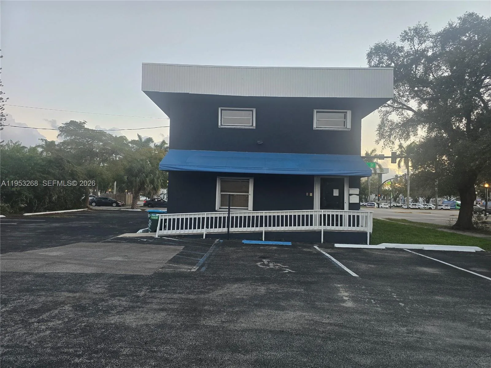 2555 Polk St, Hollywood, FL 33020 photo 2