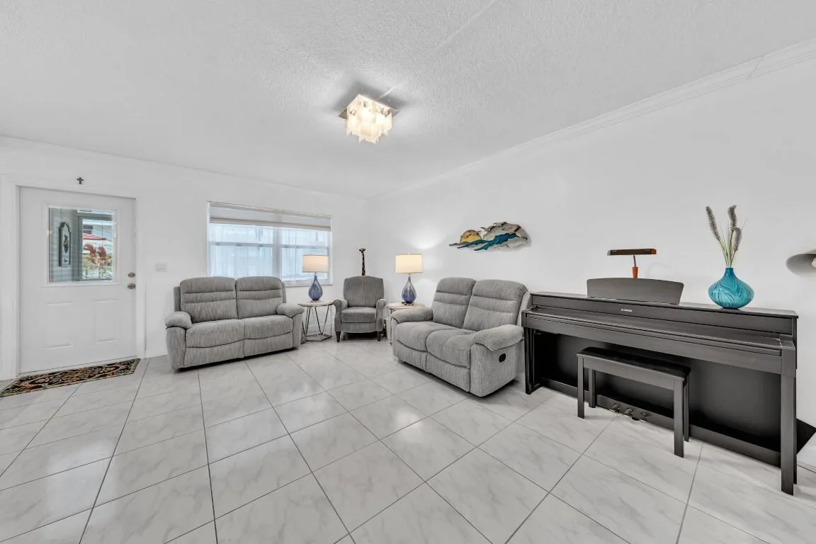 580 Egret Drive # 121, Hallandale Beach, FL 33009