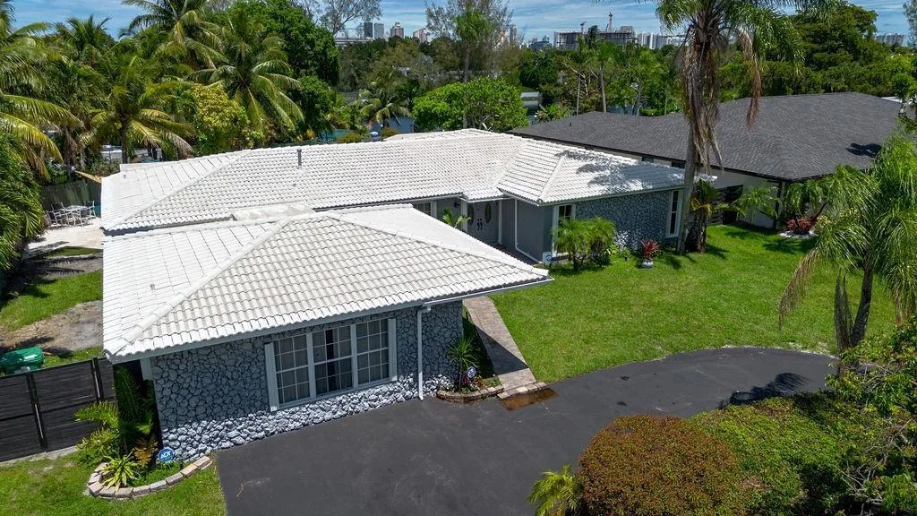 19885 NE 22nd Avenue, Miami, FL 33180