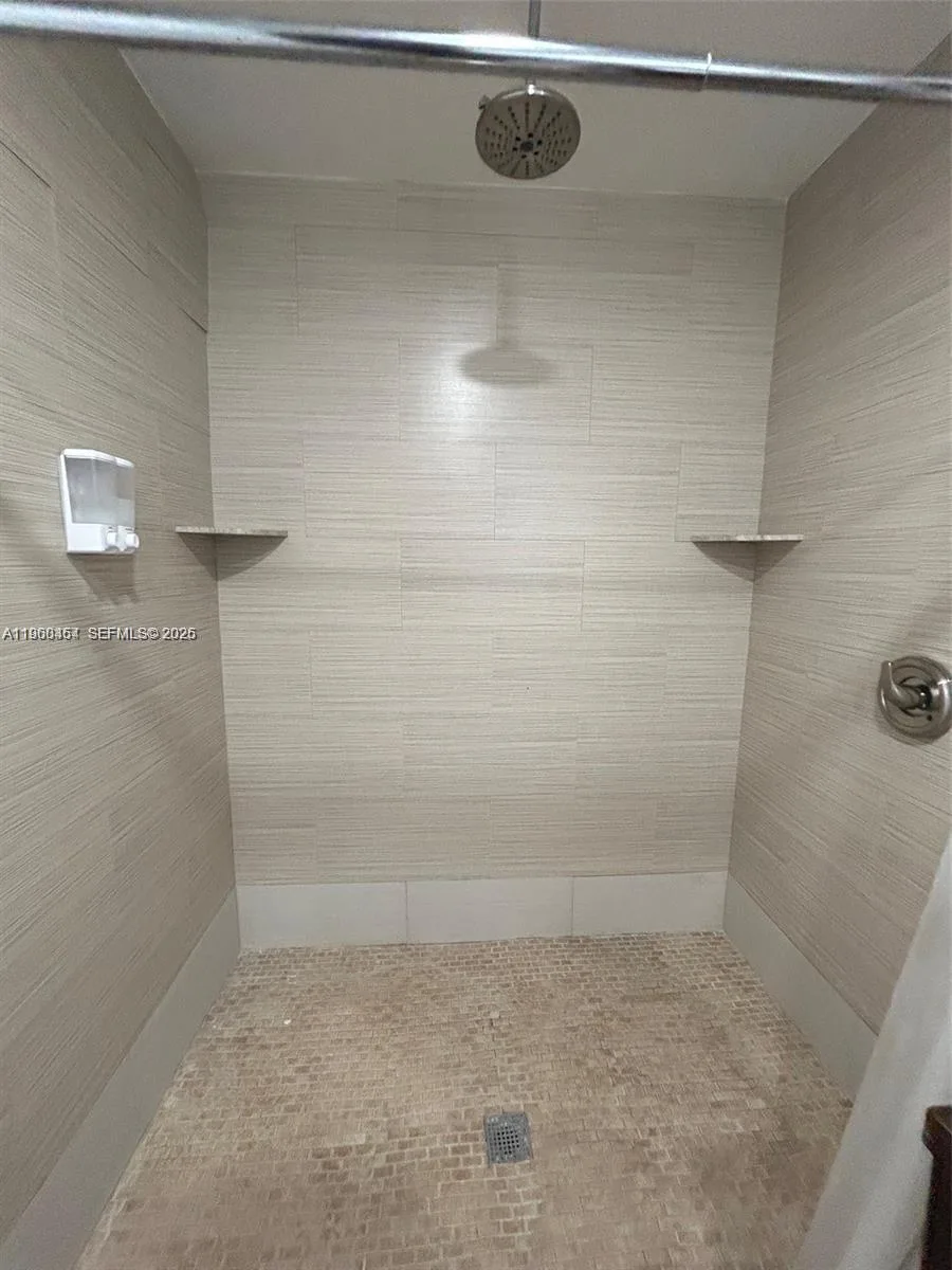 1531 NE 35th St, Oakland Park, FL 33334 photo 6