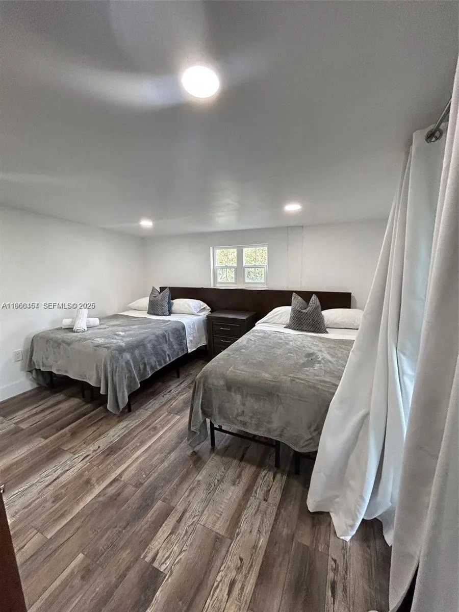1531 NE 35th St, Oakland Park, FL 33334 photo 8