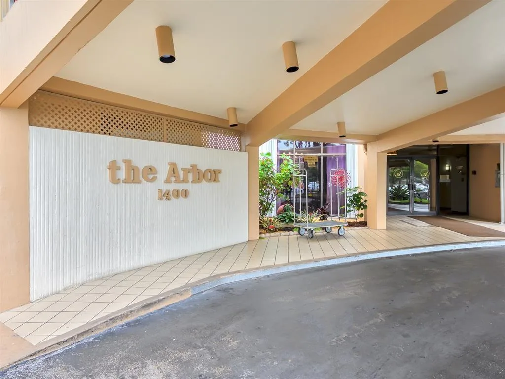 1400 Saint Charles Place # 211, Pembroke Pines, FL 33026