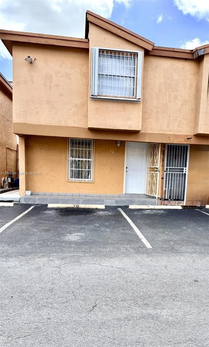 1701 W 42nd Pl # 10, Hialeah, FL 33012