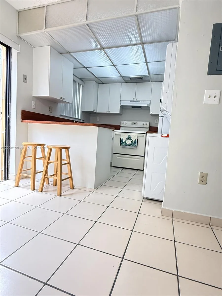 1701 W 42nd Pl # 10, Hialeah, FL 33012 photo 3