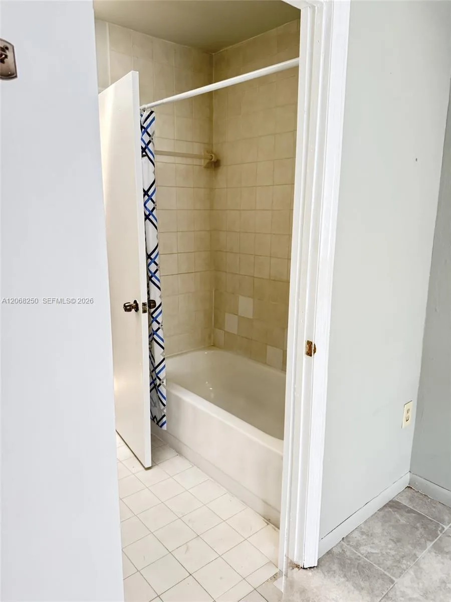 1701 W 42nd Pl # 10, Hialeah, FL 33012 photo 8