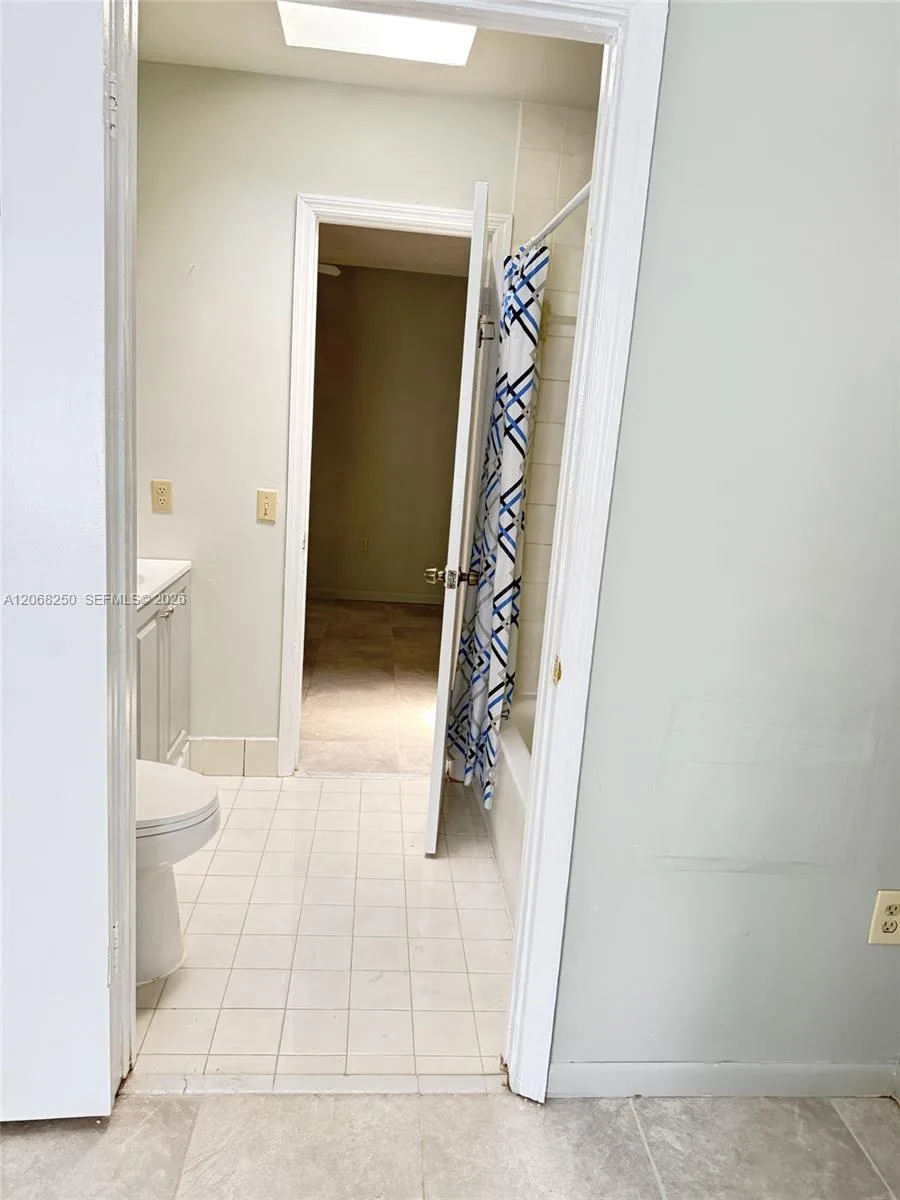 1701 W 42nd Pl # 10, Hialeah, FL 33012 photo 9