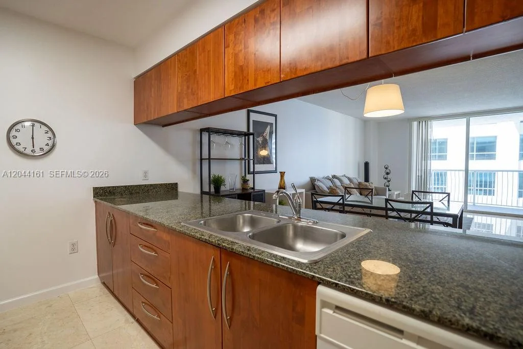 1200 Brickell Bay Dr # 2806, Miami, FL 33131 photo 11