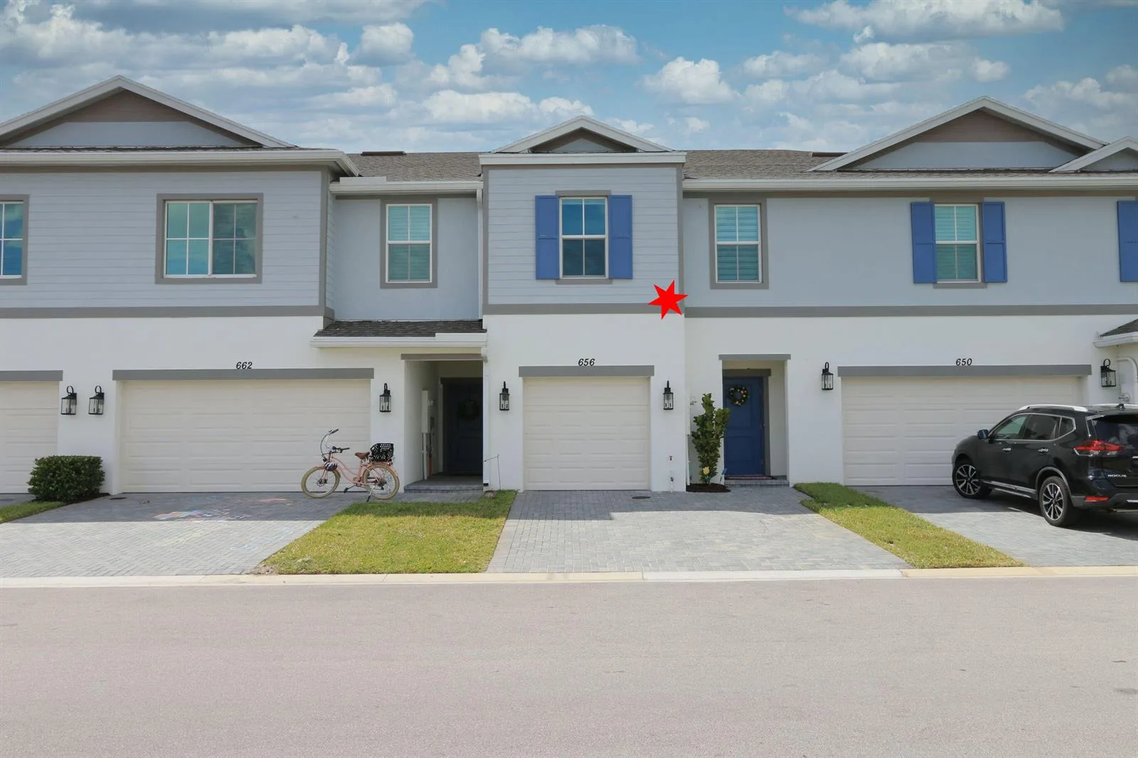 656 NE Waters Edge Lane, Port St. Lucie, FL 34983