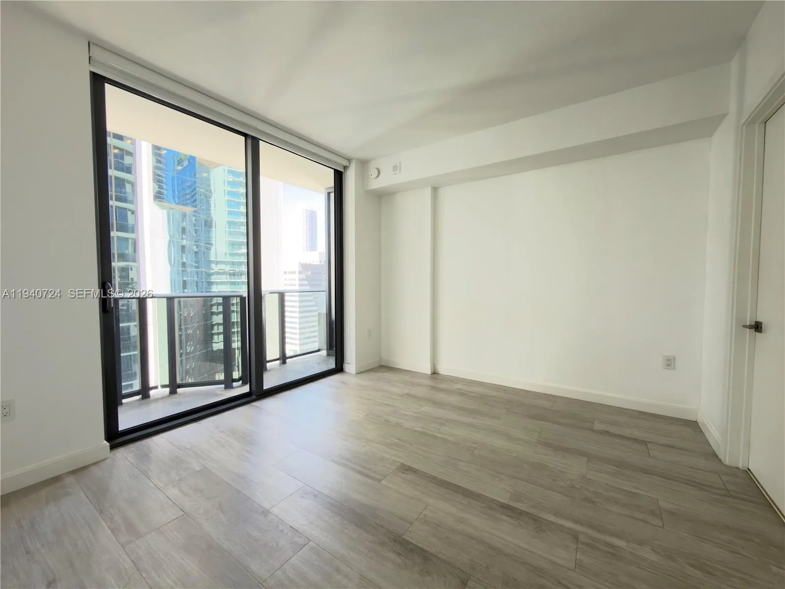 55 SW 9th St # 2007, Miami, FL 33130 photo 12