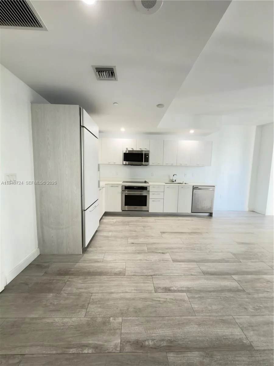 55 SW 9th St # 2007, Miami, FL 33130 photo 2