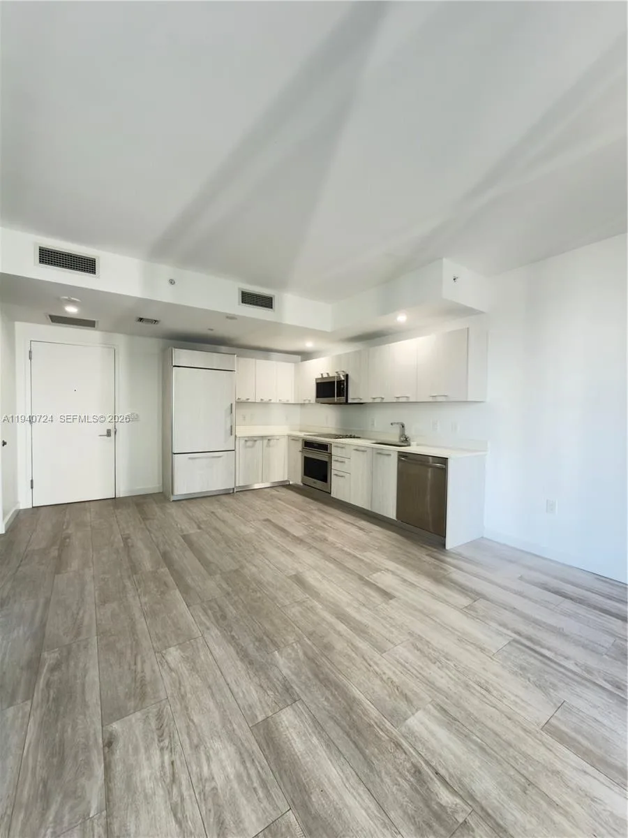 55 SW 9th St # 2007, Miami, FL 33130 photo 3