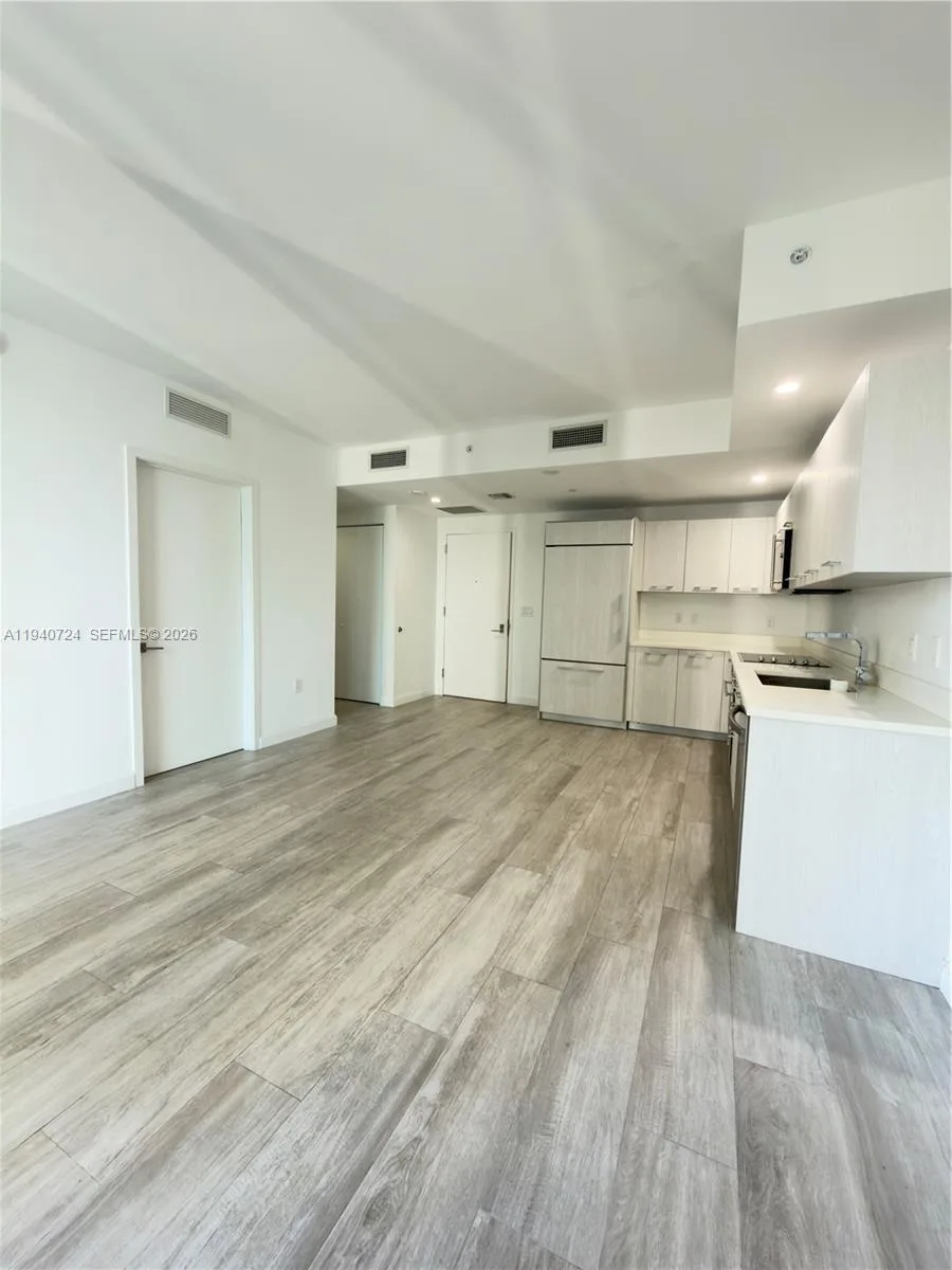 55 SW 9th St # 2007, Miami, FL 33130 photo 5