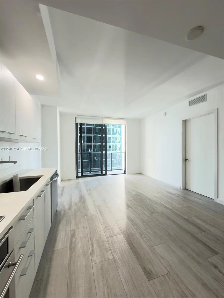 55 SW 9th St # 2007, Miami, FL 33130 photo 6