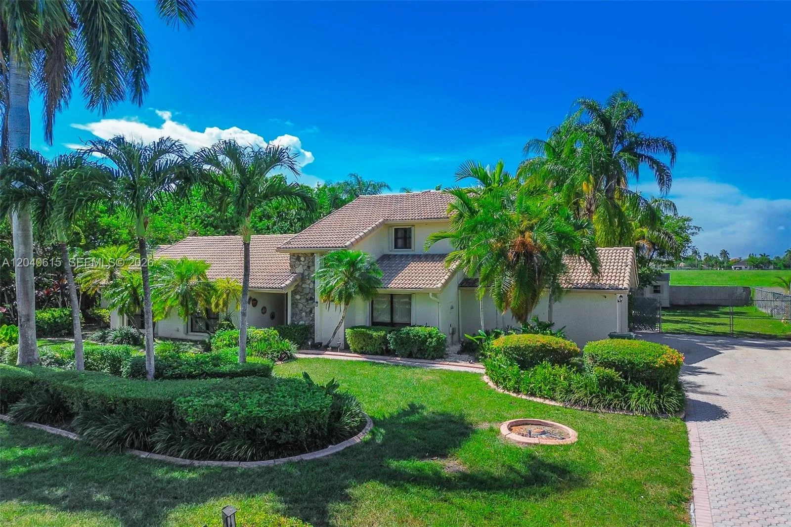 14941 SW 164th Ter, Miami, FL 33187