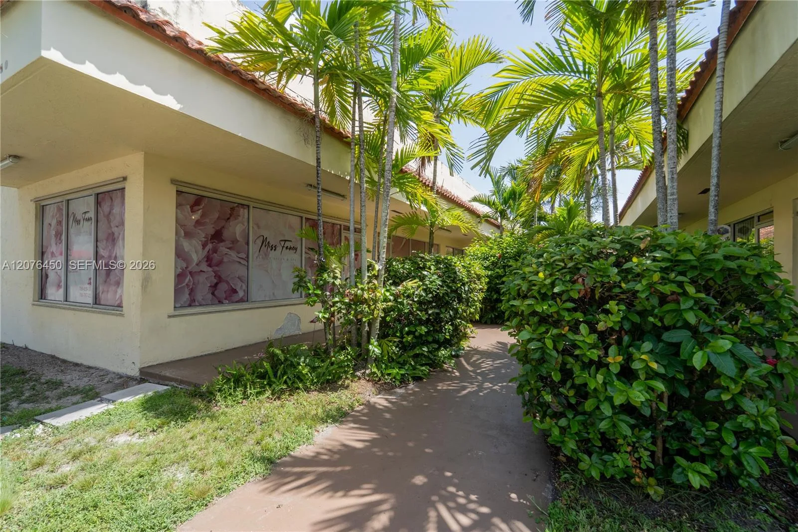 1600 W 38th Pl, Hialeah, FL 33012