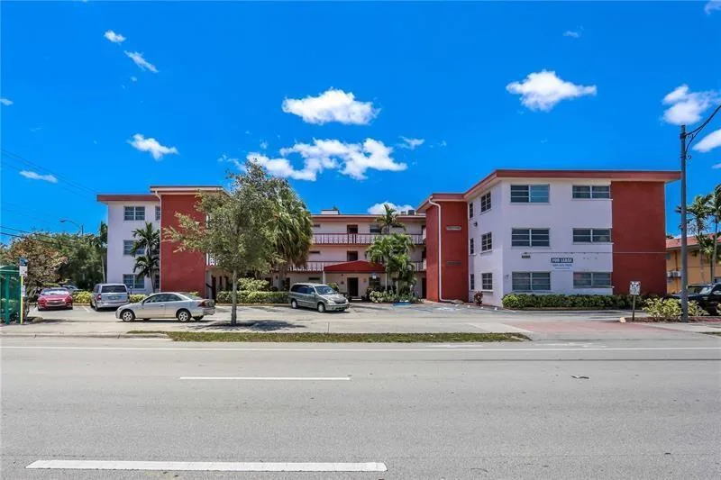 4800 Hollywood Boulevard # 3E, Hollywood, FL 33021 photo 2
