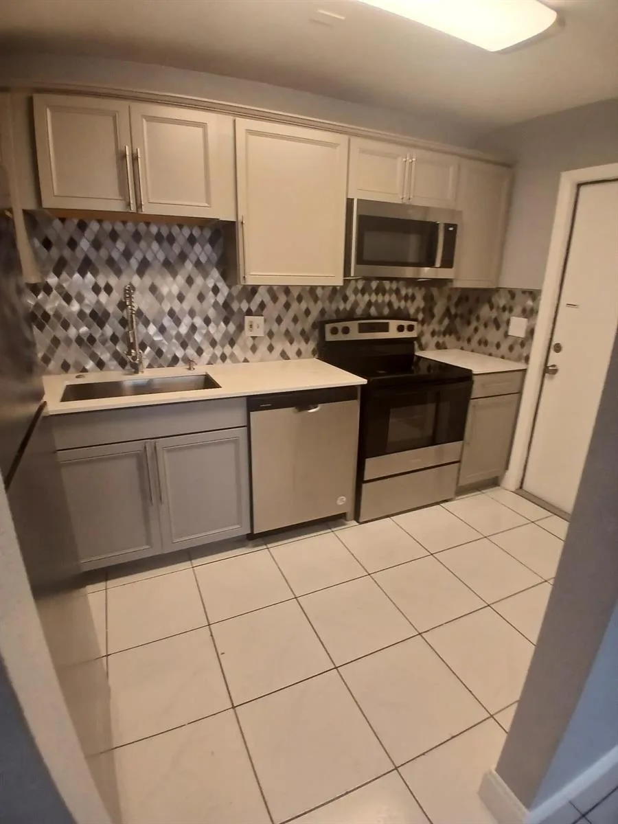 4800 Hollywood Boulevard # 3E, Hollywood, FL 33021 photo 9