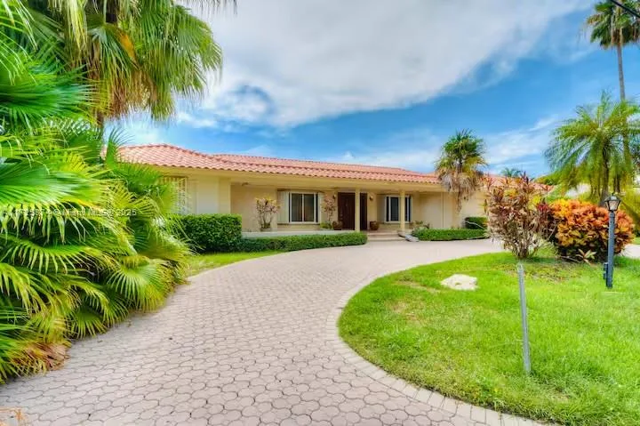 12 Isla Bahia Dr, Fort Lauderdale, FL 33316 photo 2
