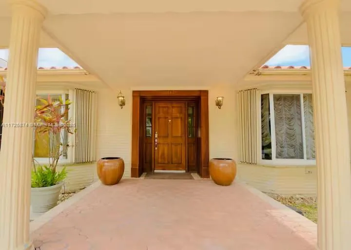 12 Isla Bahia Dr, Fort Lauderdale, FL 33316 photo 3