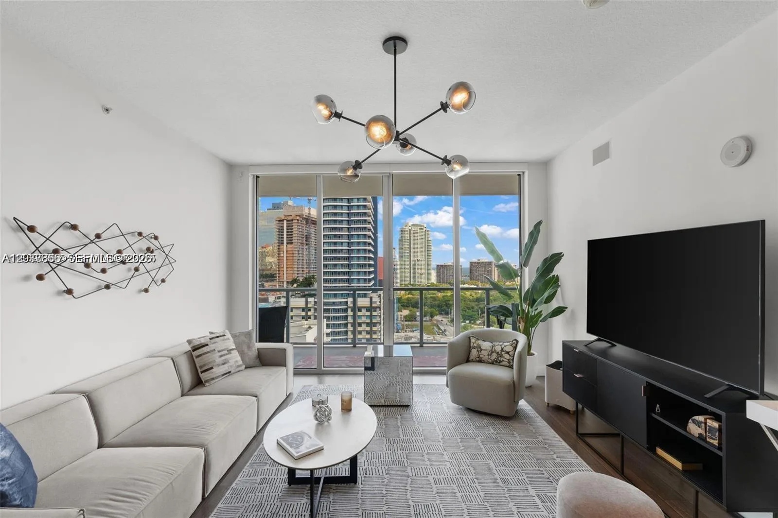 79 SW 12th St # 2204-S, Miami, FL 33130 photo 2