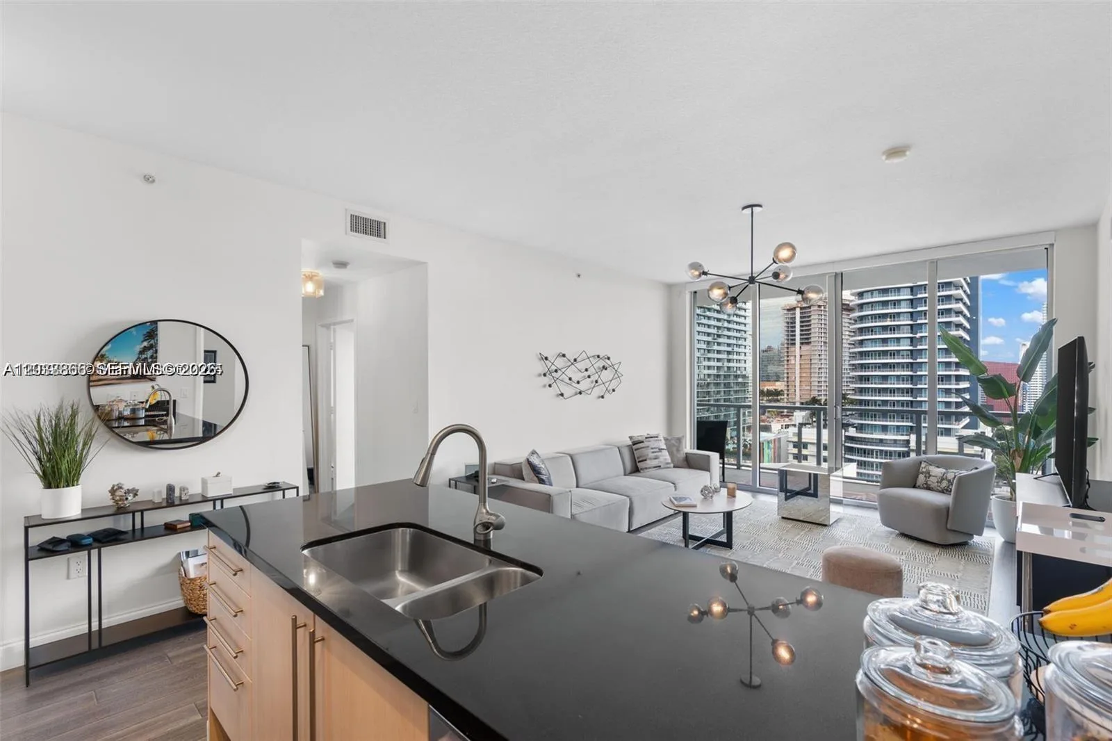 79 SW 12th St # 2204-S, Miami, FL 33130 photo 5
