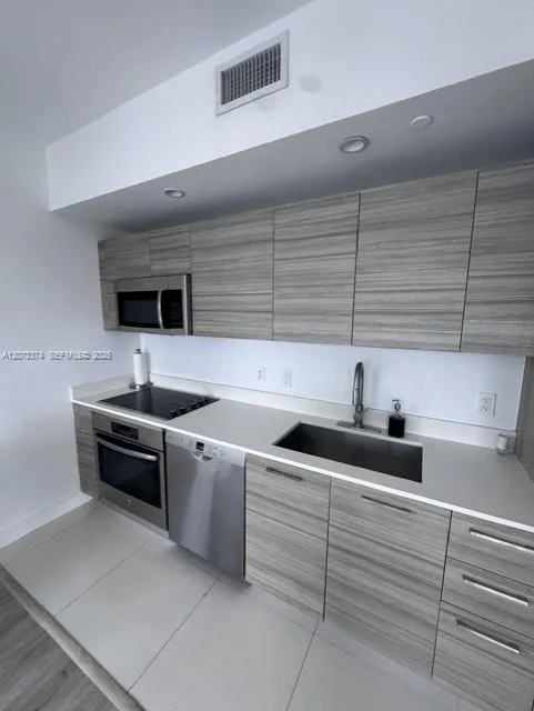 121 NE 34th St # 1001, Miami, FL 33137 photo 4