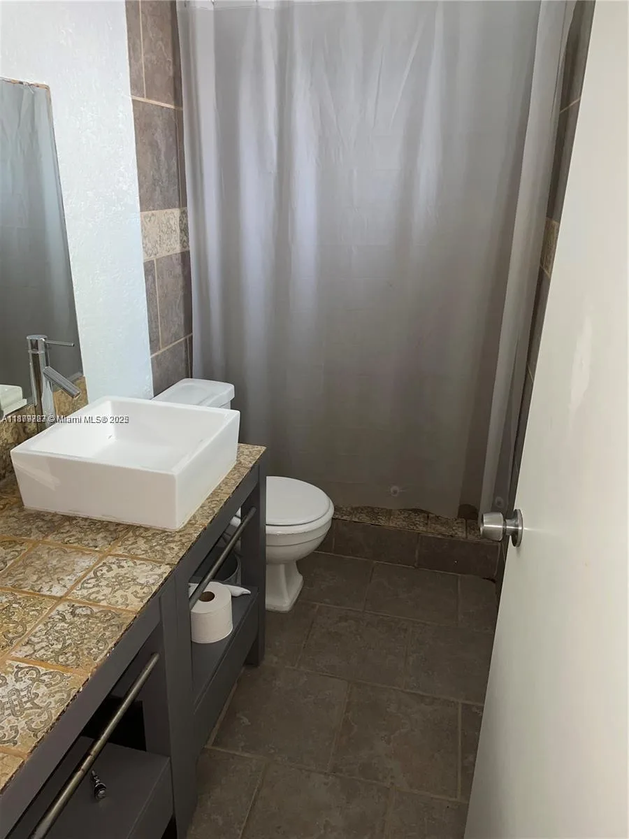 2755 NE 207th St, Aventura, FL 33180 photo 3