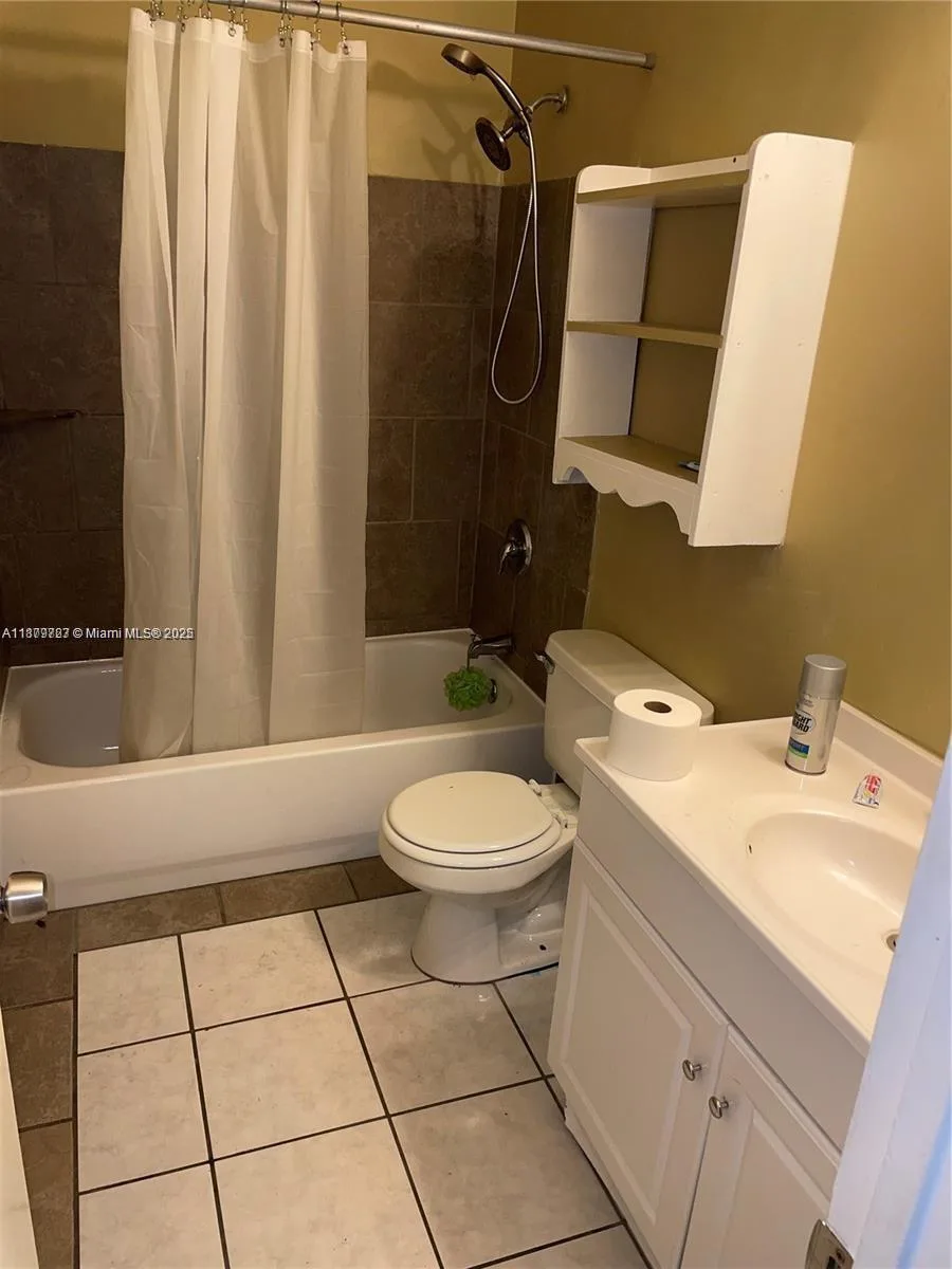 2755 NE 207th St, Aventura, FL 33180 photo 4
