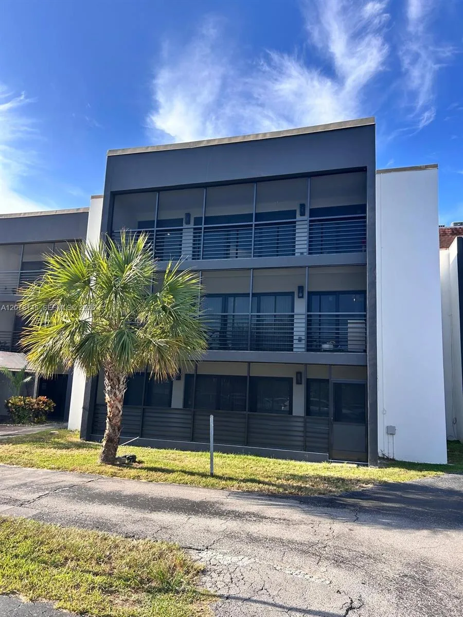 4060 N Hills Dr # 39, Hollywood, FL 33021