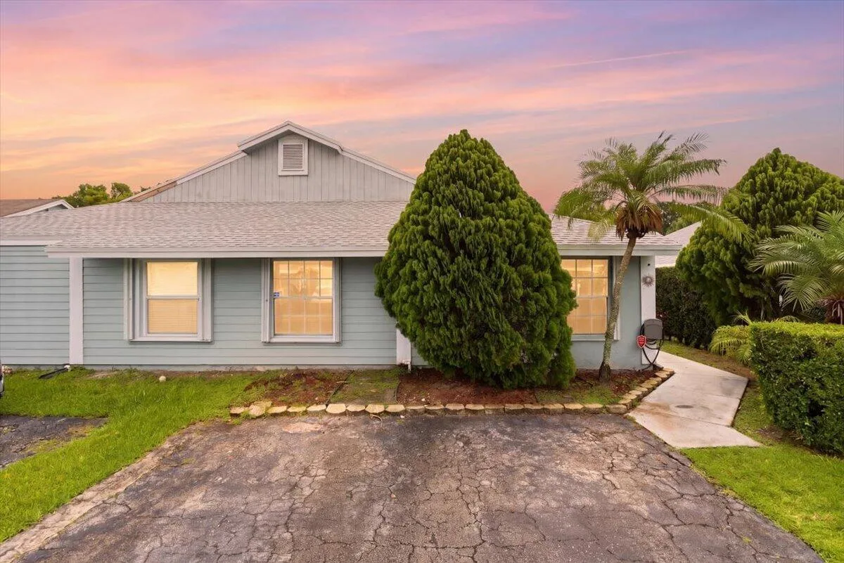 970 SW 111th Way, Davie, FL 33324