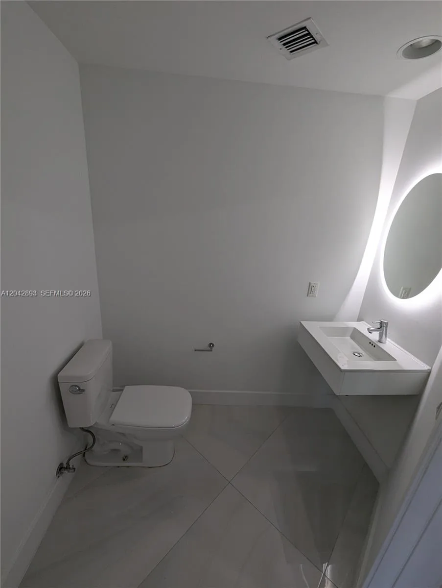 17111 E Biscayne Blvd # 1011, North Miami Beach, FL 33160 photo 11
