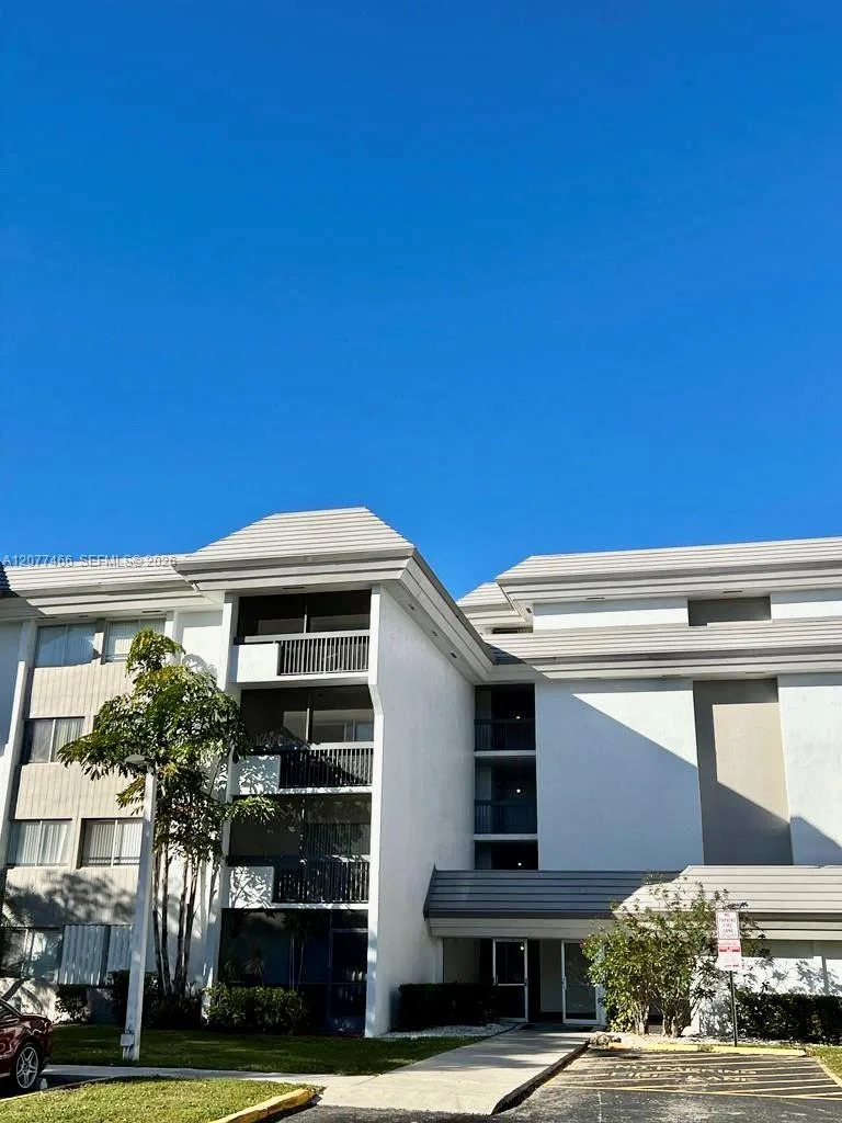 721 N Pine Island Rd # 213, Plantation, FL 33324