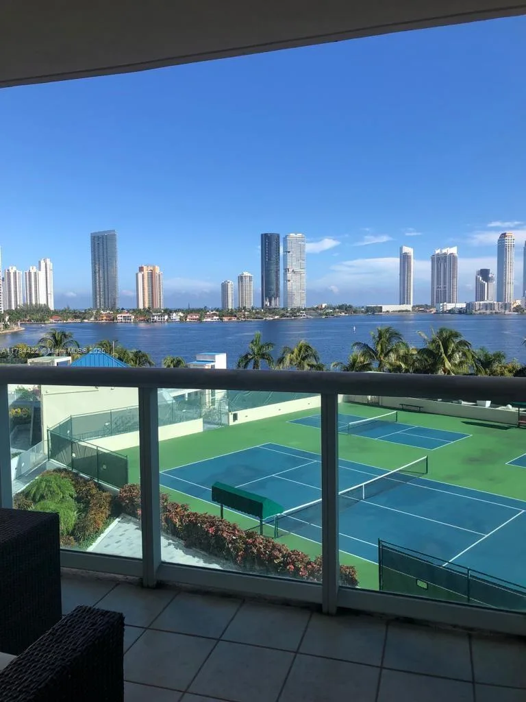 3370 Hidden Bay Dr # 712, Aventura, FL 33180