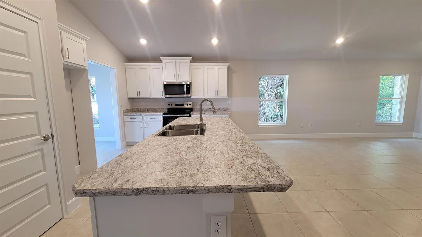 8844 Waterstone Boulevard, Fort Pierce, FL 34951 photo 4