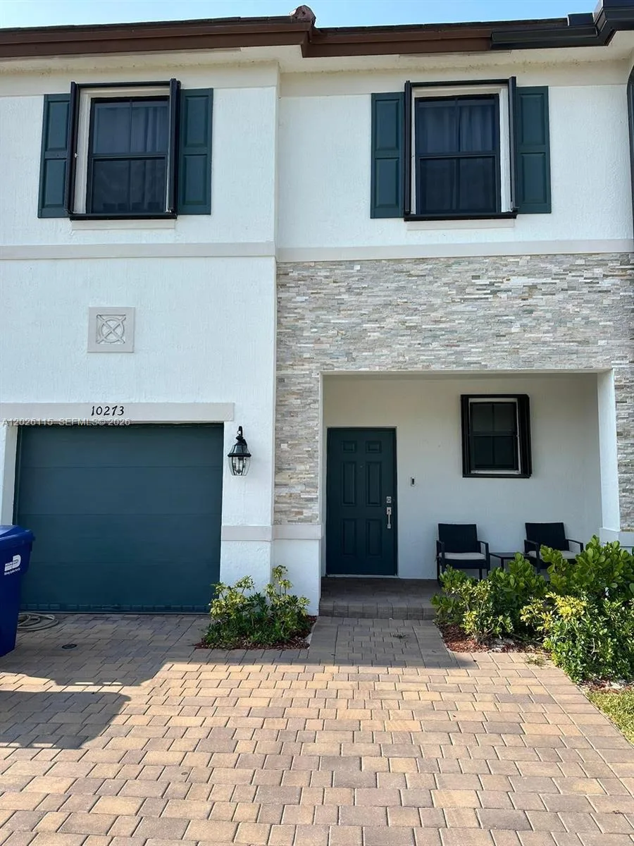 10273 SW 231st Ln, Miami, FL 33190