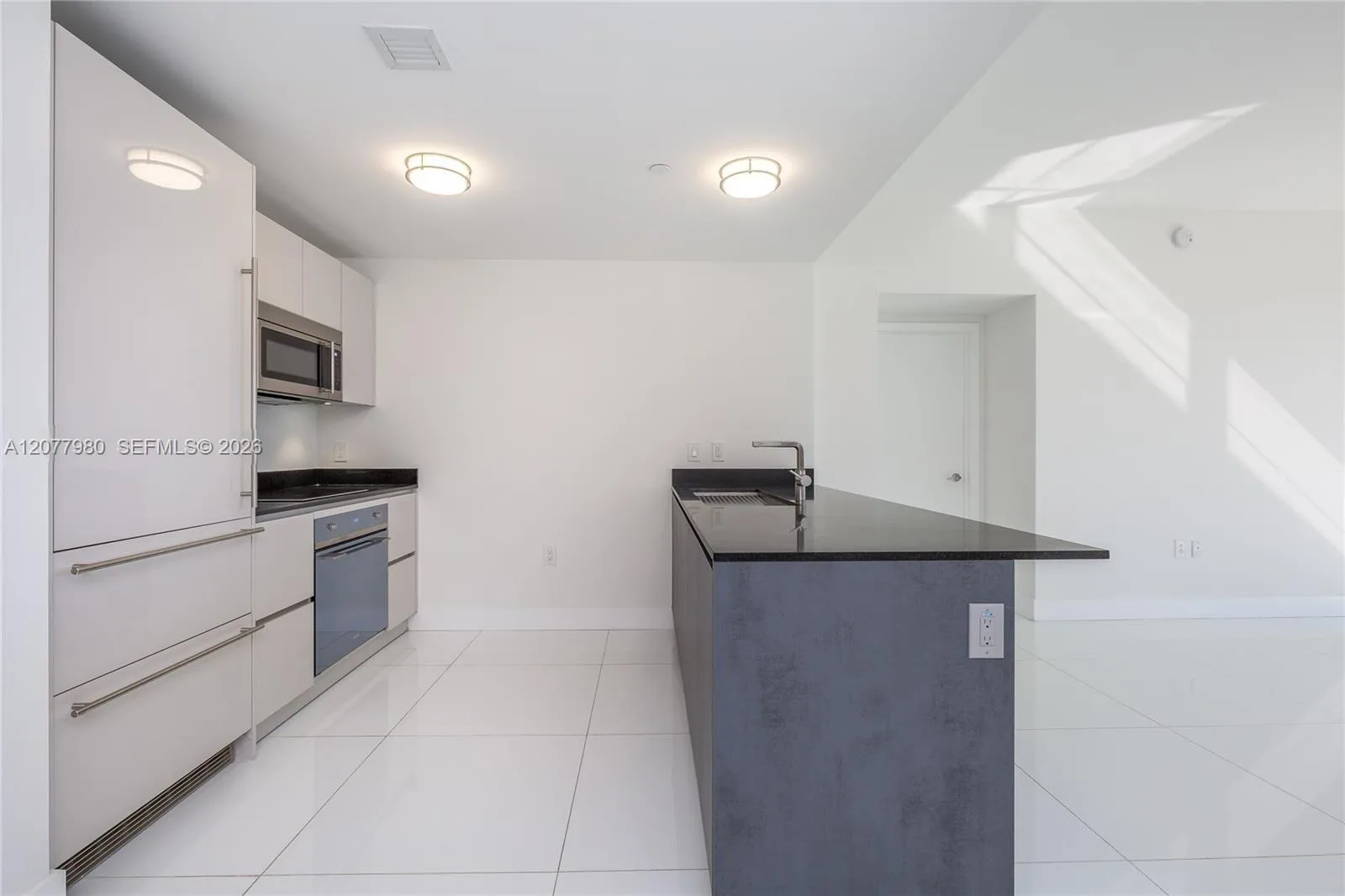 1010 Brickell Ave # 1402, Miami, FL 33131 photo 2
