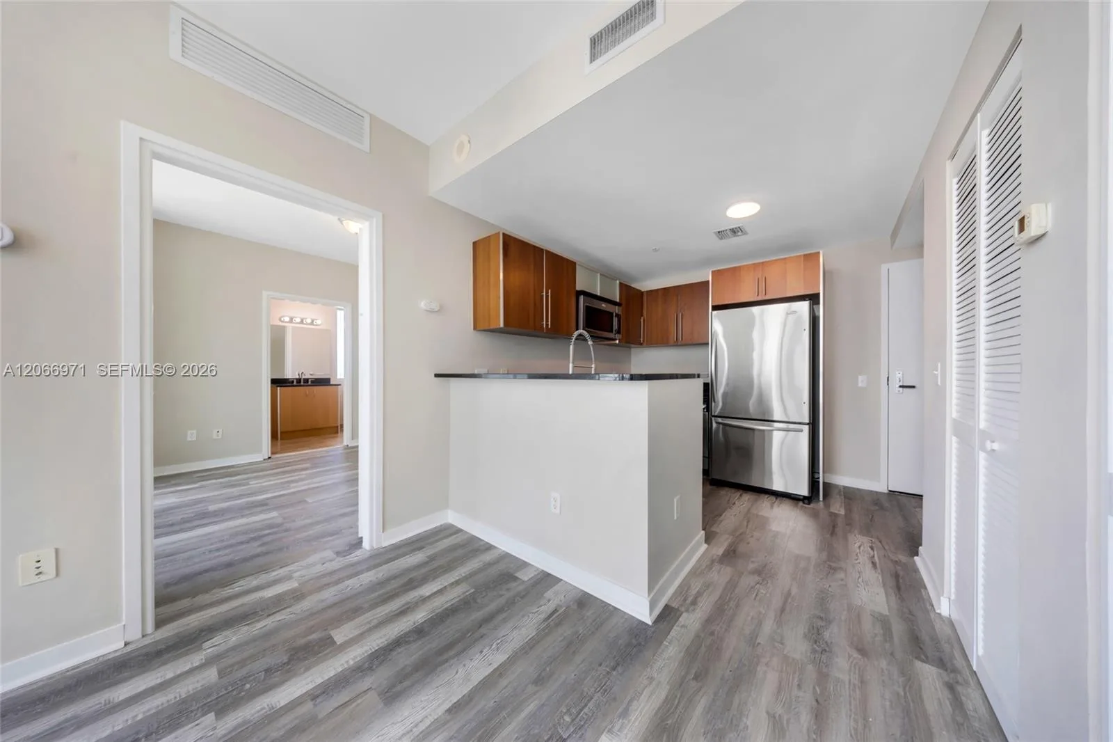 300 S Biscayne Blvd # T-2911, Miami, FL 33131