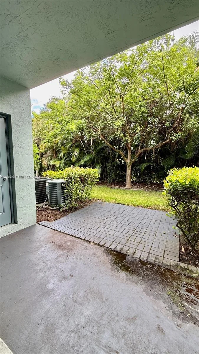 1918 Alamanda Way, Riviera Beach, FL 33404 photo 9