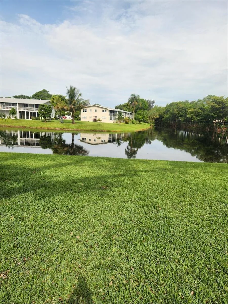 102 E Westbury # 102, Deerfield Beach, FL 33442