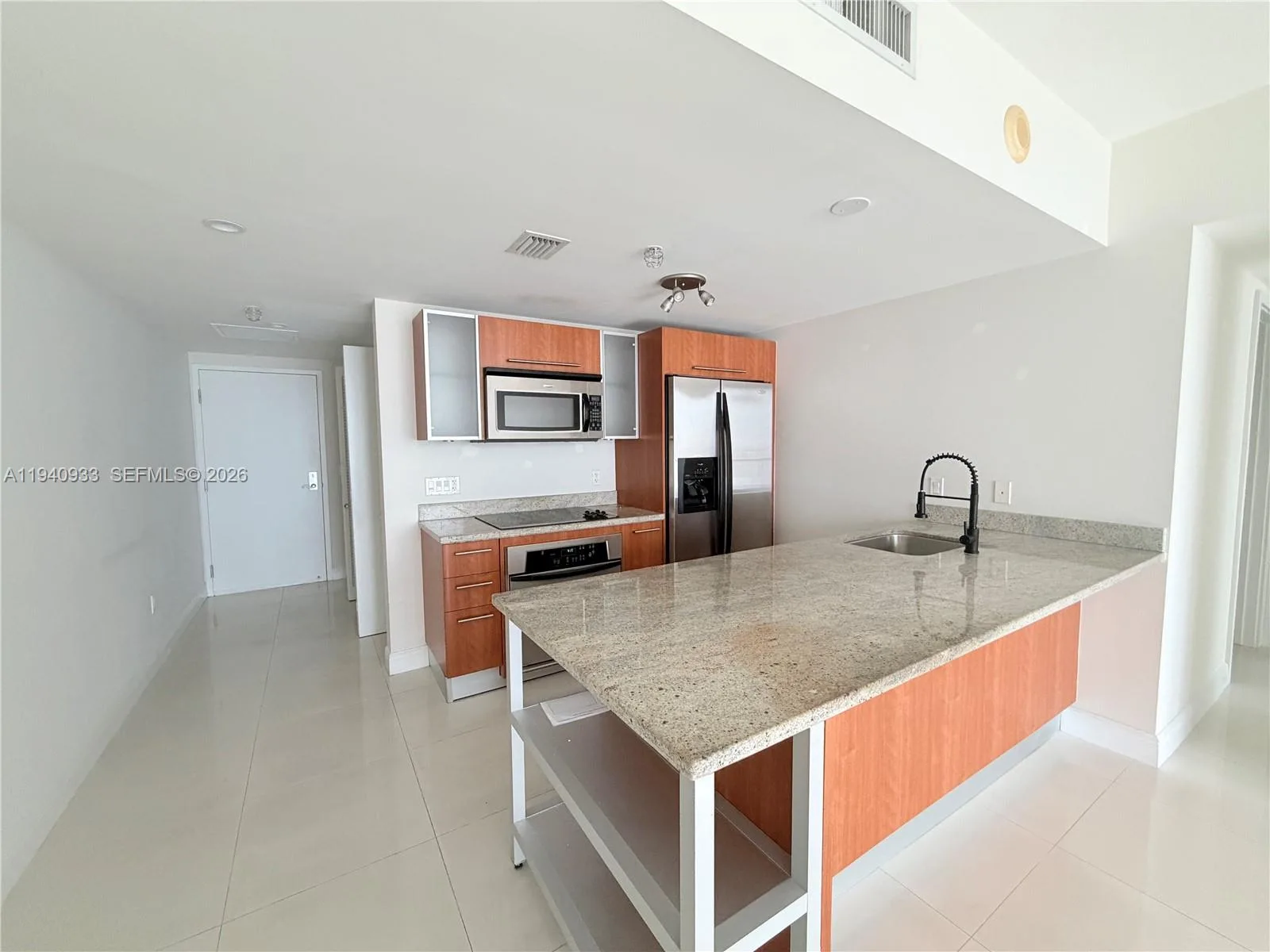 185 SW 7 ST # 2404, Miami, FL 33130 photo 2