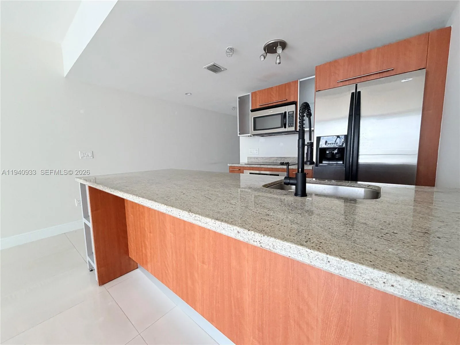 185 SW 7 ST # 2404, Miami, FL 33130 photo 3