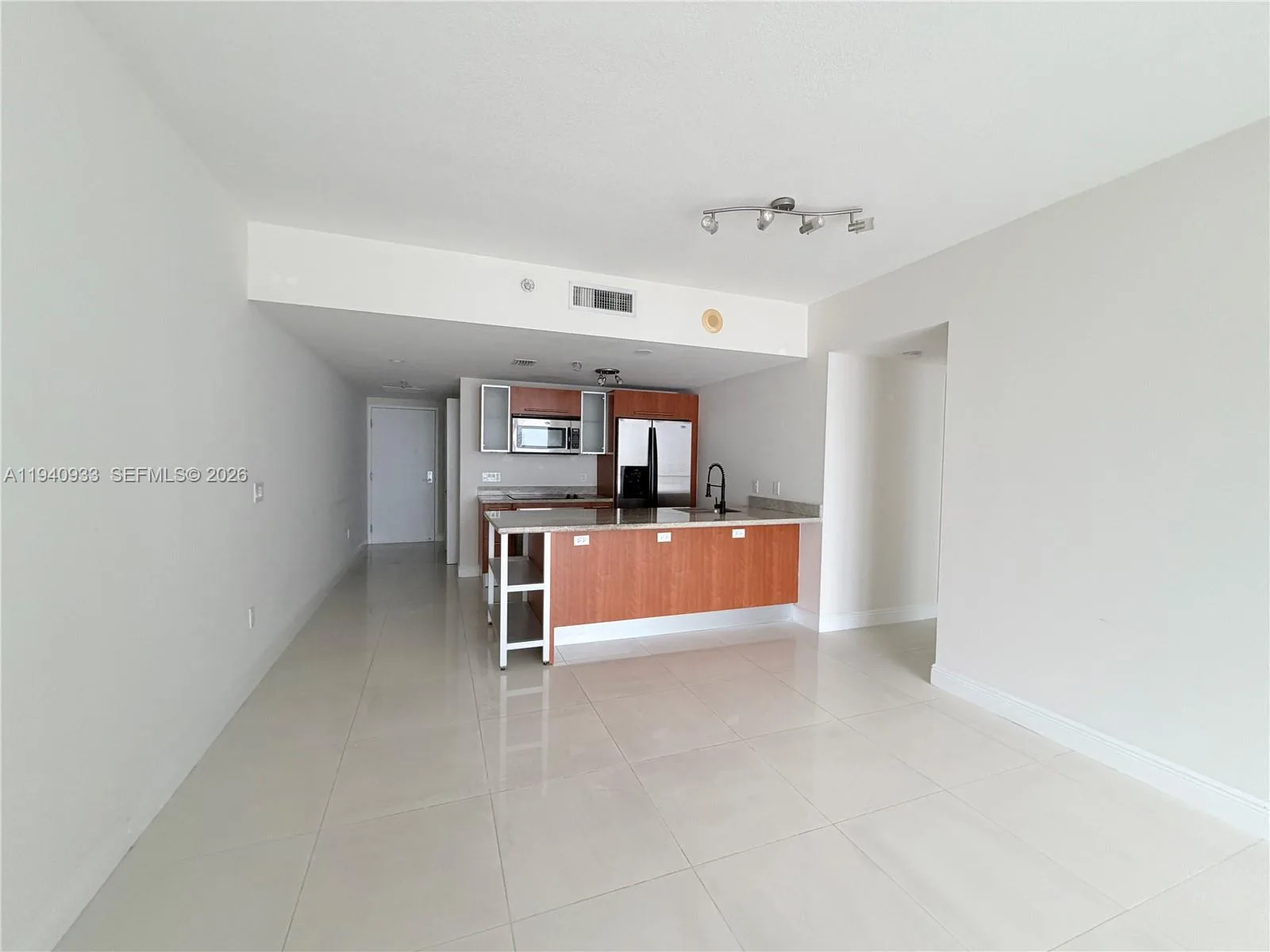 185 SW 7 ST # 2404, Miami, FL 33130 photo 4