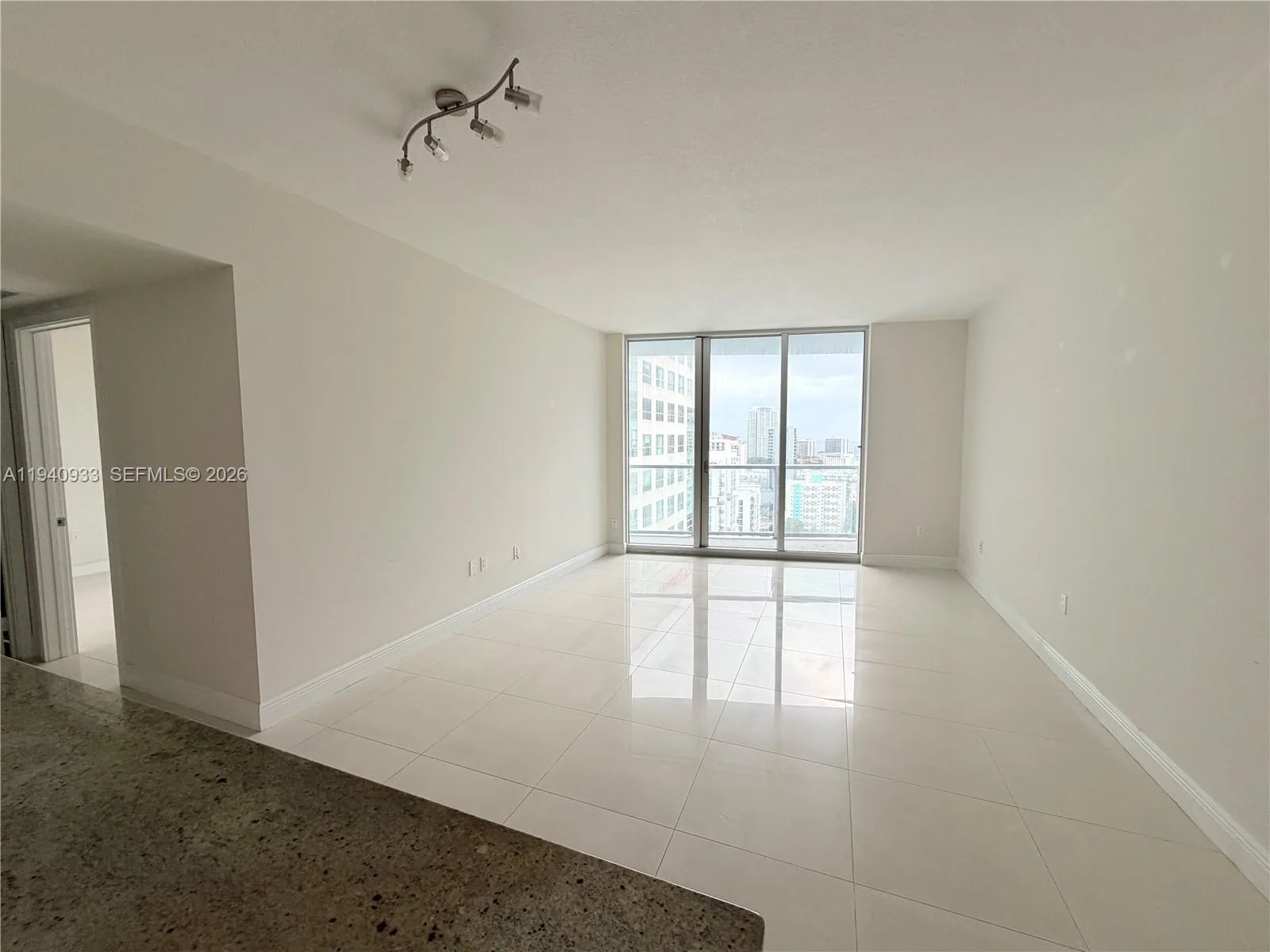 185 SW 7 ST # 2404, Miami, FL 33130 photo 5