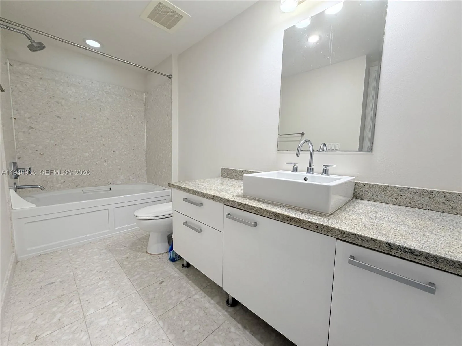 185 SW 7 ST # 2404, Miami, FL 33130 photo 8