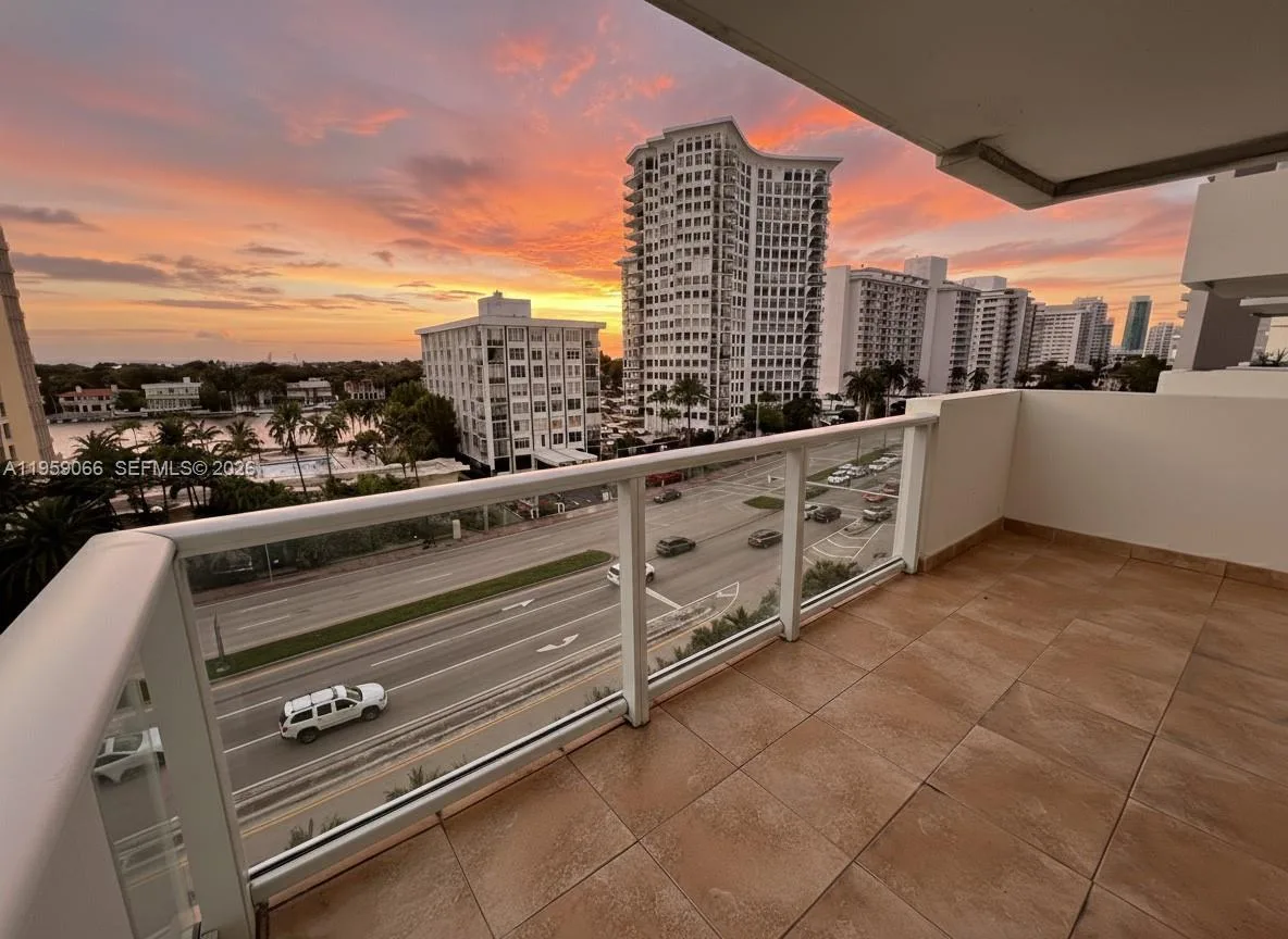 5601 Collins Ave # 720, Miami Beach, FL 33140